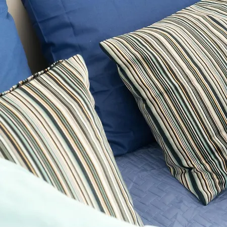 Center - The House Of Travelers