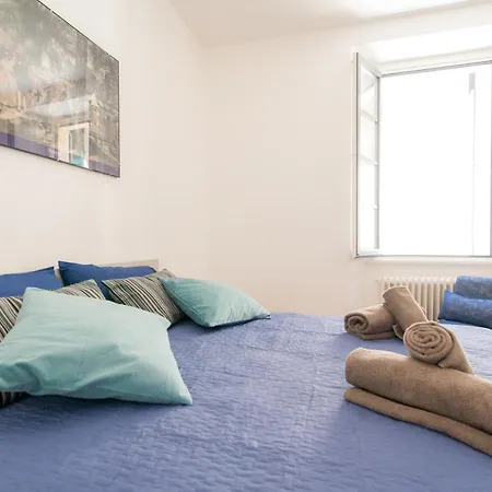 Center - The House Of Travelers *