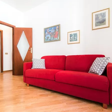 Center - The House Of Travelers Como