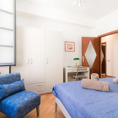 Apartman Center - The House Of Travelers Como