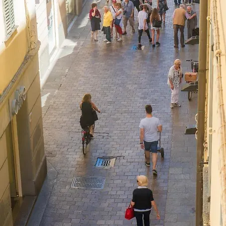 Center - The House Of Travelers Daire Como