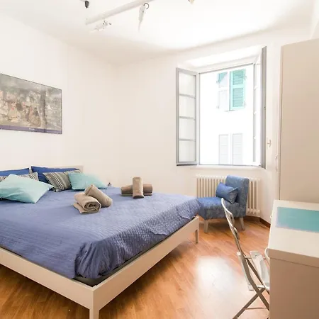 Center - The House Of Travelers Daire