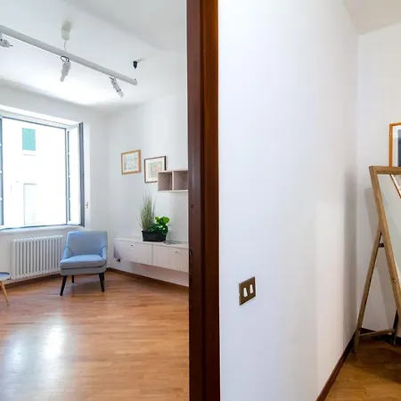 Center - The House Of Travelers Appartamento