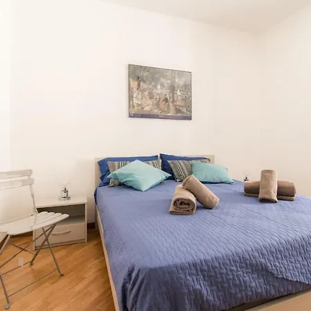Center - The House Of Travelers Apartment
