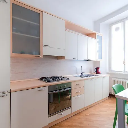 Center - The House Of Travelers